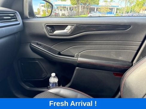 Used 2025 Ford Escape ST-Line FWD image 11