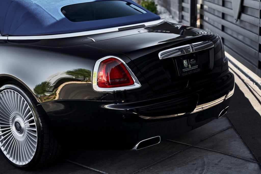 Used 2019 Rolls-Royce Dawn RWD image 10