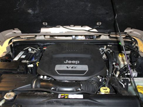 Certified 2016 Jeep Wrangler Unlimited Sahara w/ Max Tow Package image 31