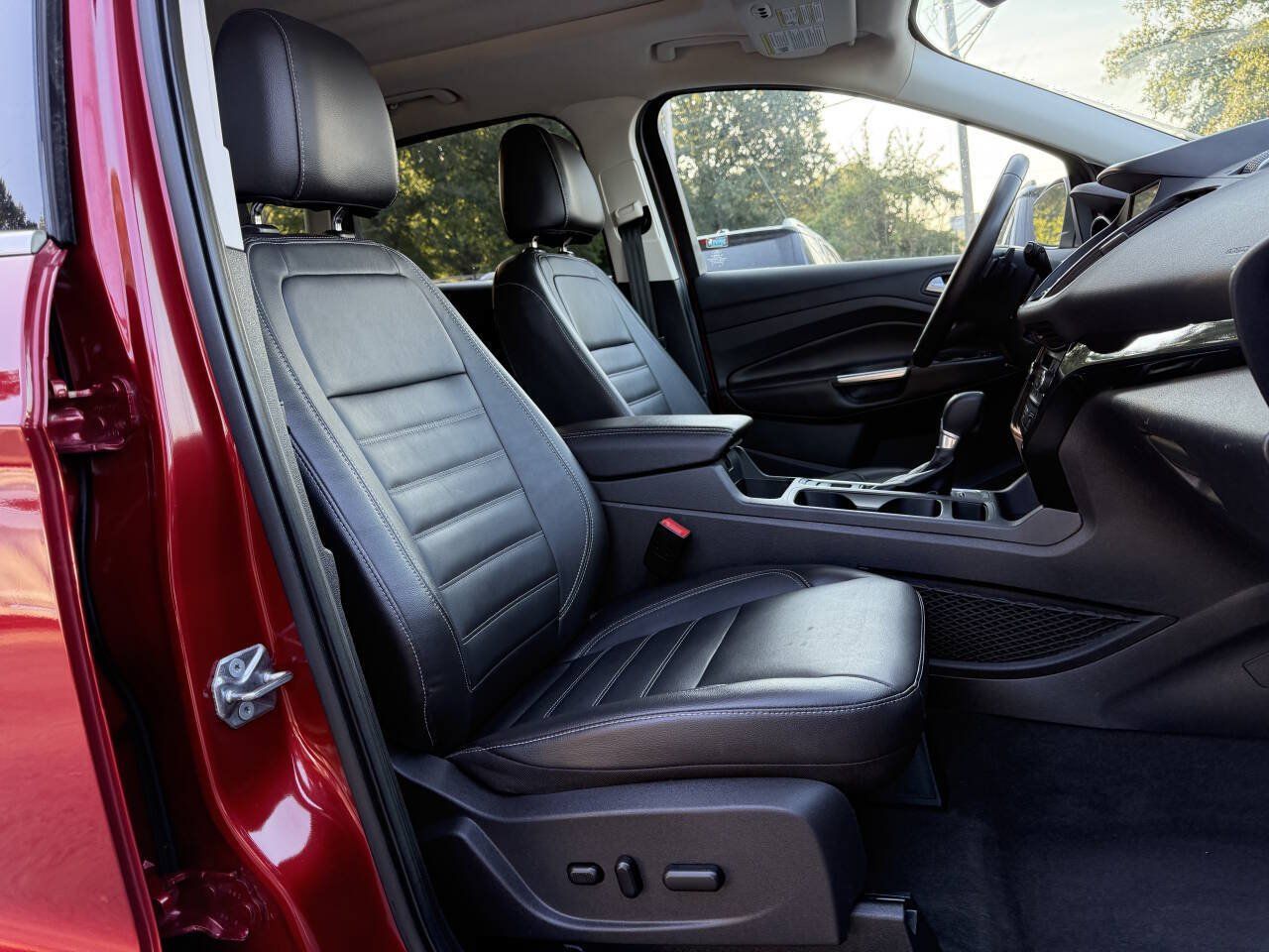 Used 2017 Ford Escape Titanium AWD/4WD image 14