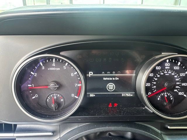Used 2024 Kia Carnival LX FWD image 3