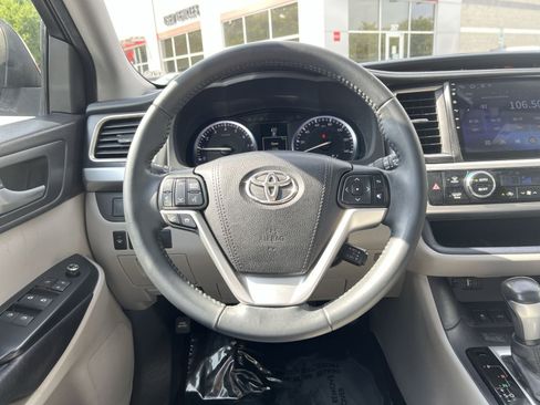 Used 2016 Toyota Highlander XLE AWD/4WD image 16
