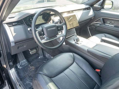 Certified 2025 Land Rover Range Rover Long Wheelbase SE AWD/4WD image 12