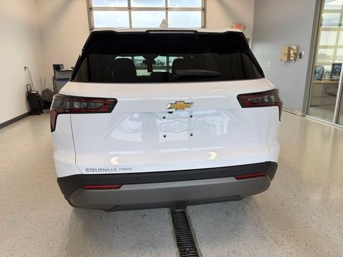 New 2027 Chevrolet Equinox LT w/ Convenience Package II AWD/4WD image 12