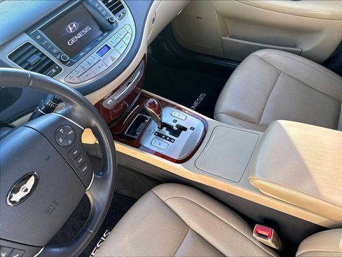 Used 2012 Hyundai Genesis 3.8 w/ Premium Pkg RWD image 18