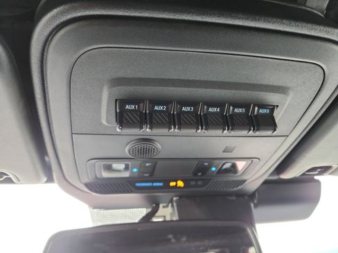 Used 2025 Ford Bronco Badlands image 14