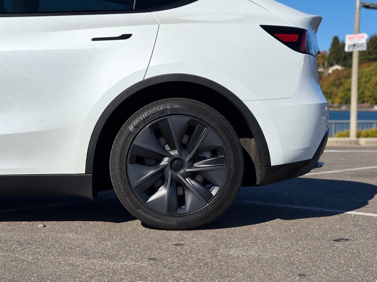 Used 2025 Tesla Model Y Long Range AWD/4WD image 11