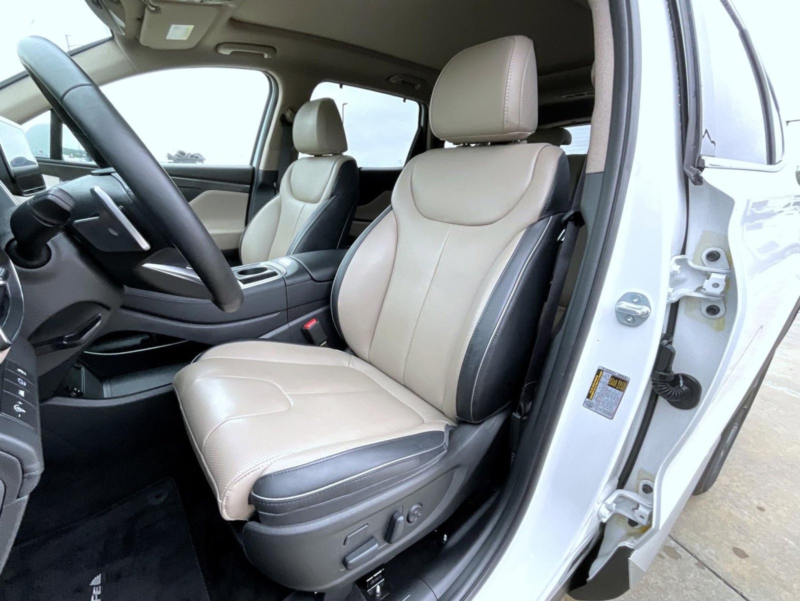 Certified 2023 Hyundai Santa Fe Limited w/ Cargo Package AWD/4WD image 10
