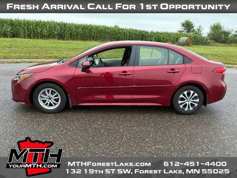 Used 2022 Toyota Corolla LE FWD image 5