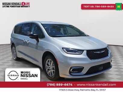 Used 2024 Chrysler Pacifica Touring-L