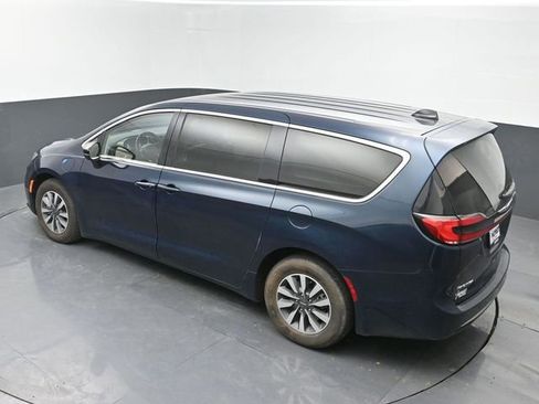 Used 2024 Chrysler Pacifica Select image 31