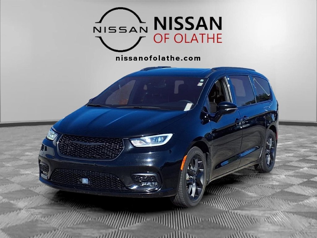 Used 2025 Chrysler Pacifica Limited FWD image 1