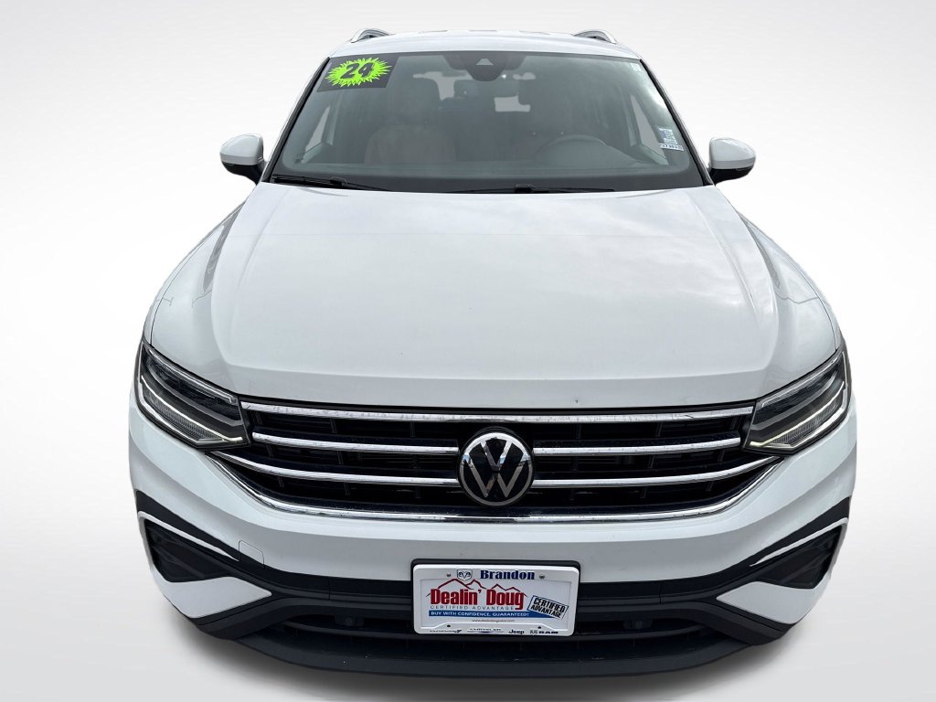 Used 2024 Volkswagen Tiguan SE AWD/4WD image 9
