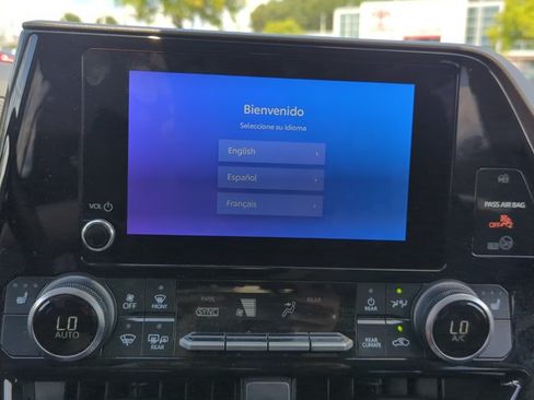 Used 2025 Toyota Highlander XLE AWD/4WD image 21