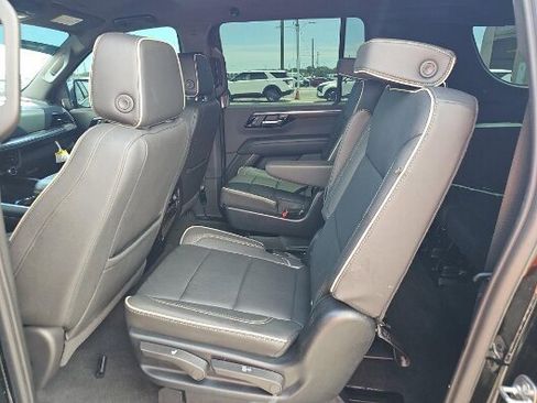 Used 2025 Chevrolet Suburban Premier RWD image 10