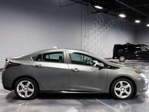 Used 2017 Chevrolet Volt LT w/ Comfort Package FWD image 8