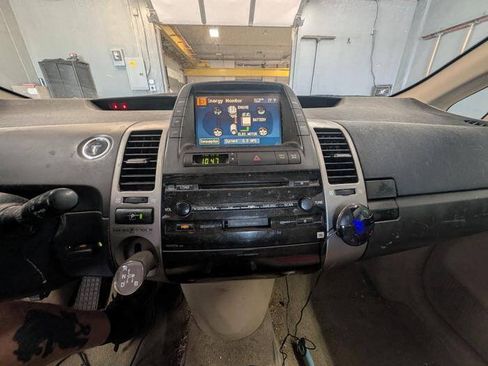 Used 2005 Toyota Prius w/ Pkg 6 FWD image 31