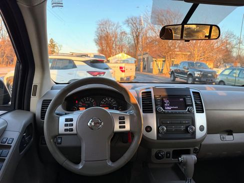 Used 2018 Nissan Frontier SV image 21