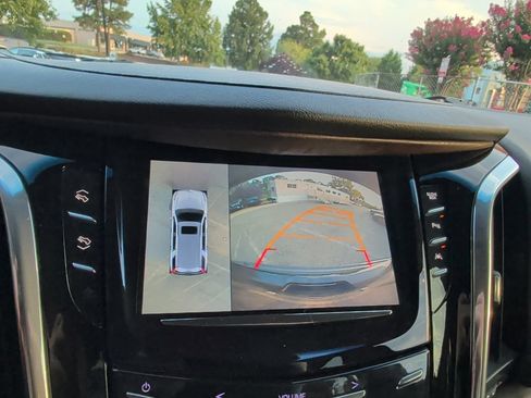 Used 2016 Cadillac Escalade ESV Luxury AWD/4WD image 18