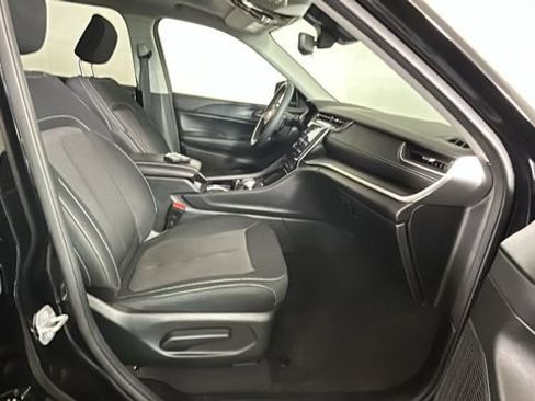 Used 2023 Jeep Grand Cherokee L Laredo AWD/4WD image 28