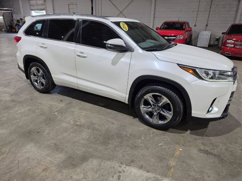 Used 2019 Toyota Highlander Limited Platinum AWD/4WD image 18