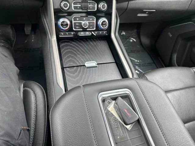 Used 2024 GMC Yukon XL Denali AWD/4WD image 28