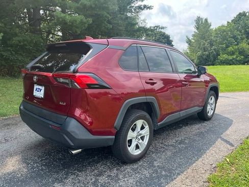 Used 2020 Toyota RAV4 XLE FWD image 3