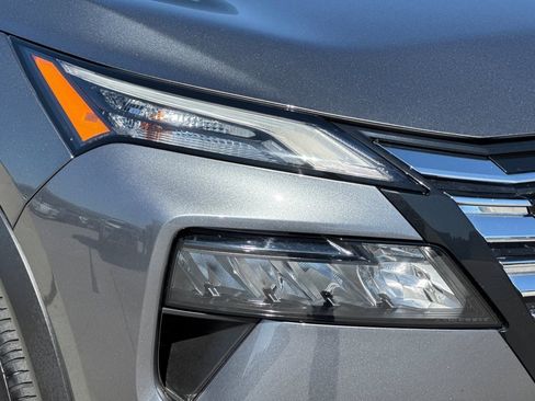 Used 2024 Nissan Rogue SV image 9