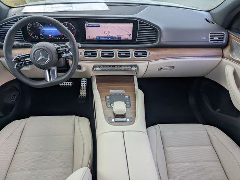 New 2026 Mercedes-Benz GLS 580 4MATIC image 9