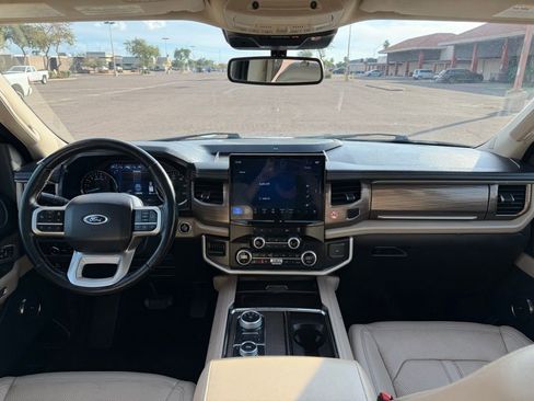 Used 2024 Ford Expedition Limited image 30