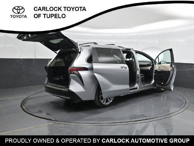 Used 2023 Toyota Sienna Platinum FWD image 64
