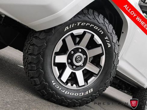 Used 2021 Toyota 4Runner TRD Off-Road AWD/4WD image 10