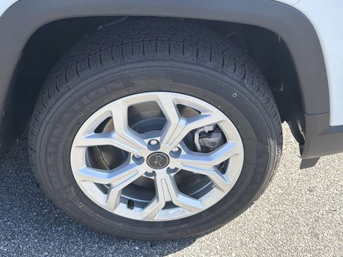 New 2026 Jeep Compass Latitude image 13