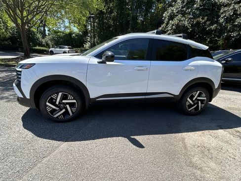 Used 2026 Nissan Kicks SV w/ Cold Weather Package FWD image 4