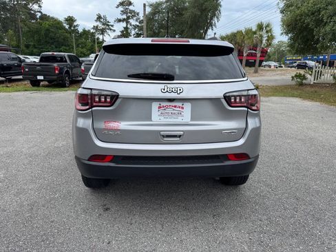 Used 2018 Jeep Compass Latitude AWD/4WD image 36