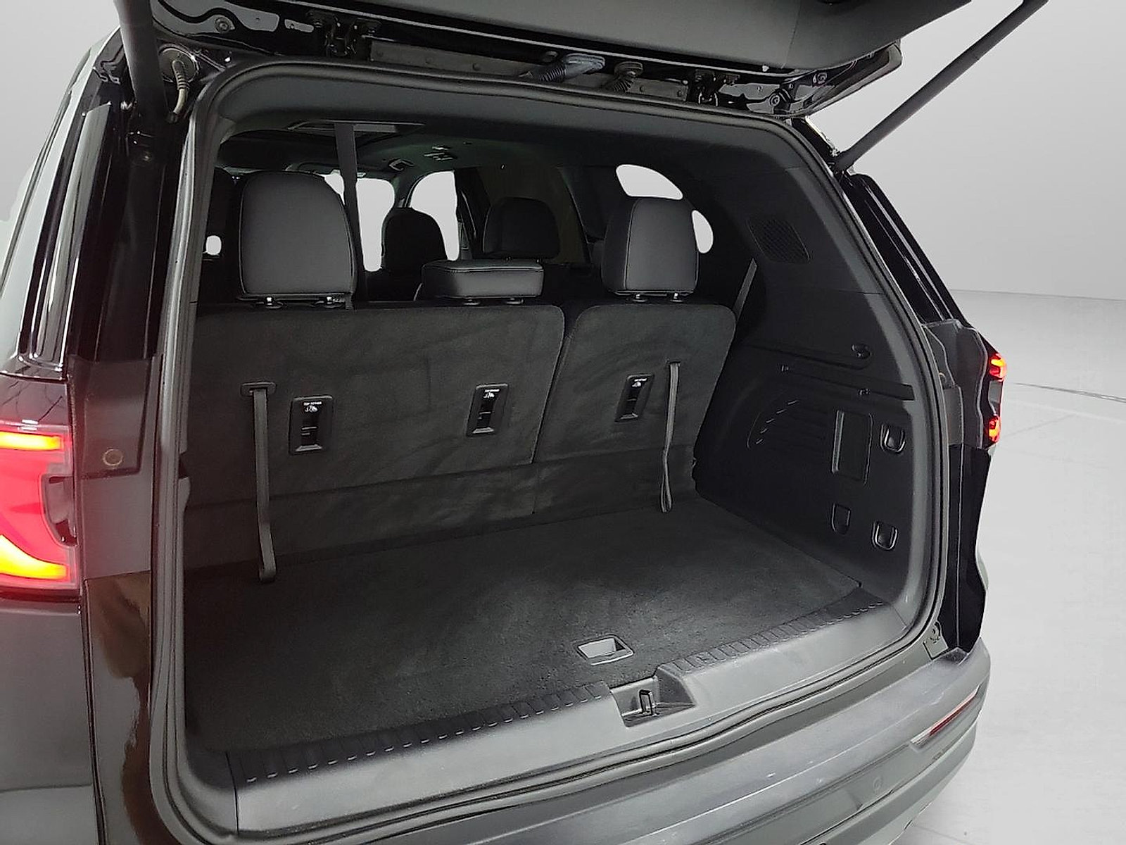 Used 2026 GMC Acadia AT4 w/ Super Cruise Package AWD/4WD image 7