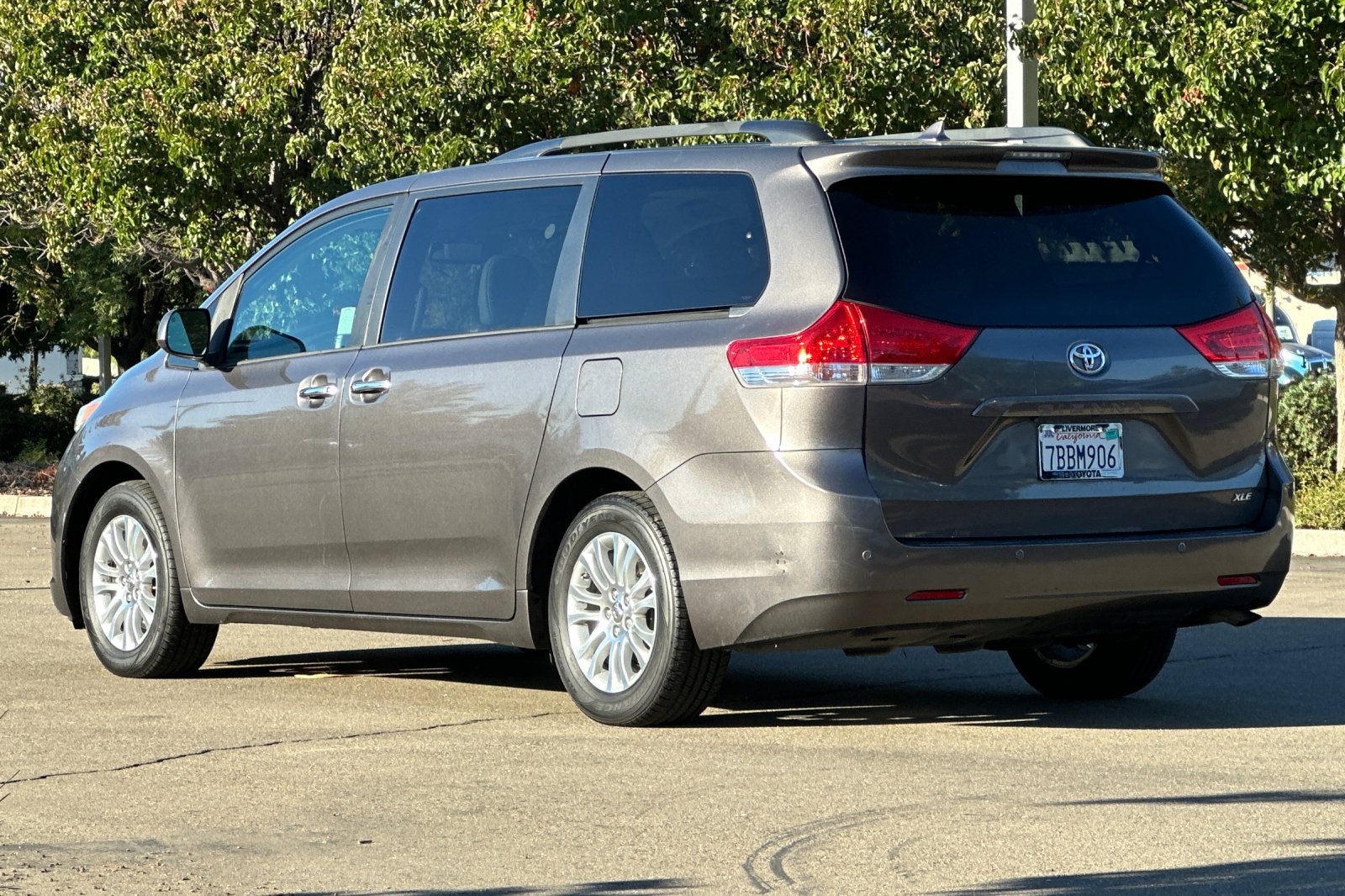 Used 2013 Toyota Sienna XLE w/ Premium Pkg FWD image 6