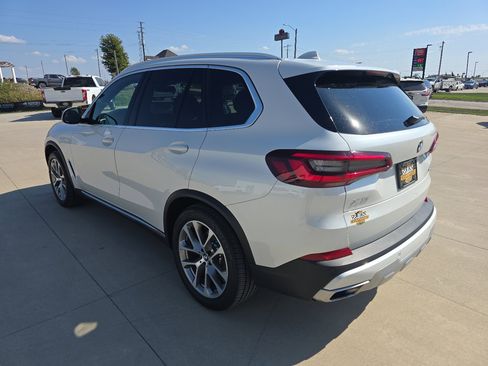 Used 2022 BMW X5 xDrive40i w/ Premium Package image 3