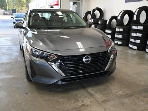 Used 2024 Nissan Sentra SV image 3