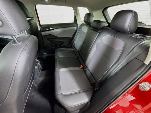 Certified 2023 Volkswagen Taos SE w/ Panoramic Sunroof Package AWD/4WD image 20