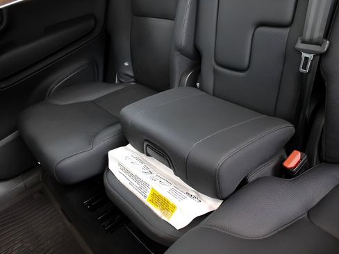 Certified 2024 Volvo XC90 T8 Plus w/ Protection Package AWD/4WD image 33