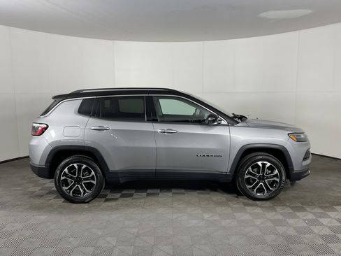 Used 2022 Jeep Compass Limited image 5