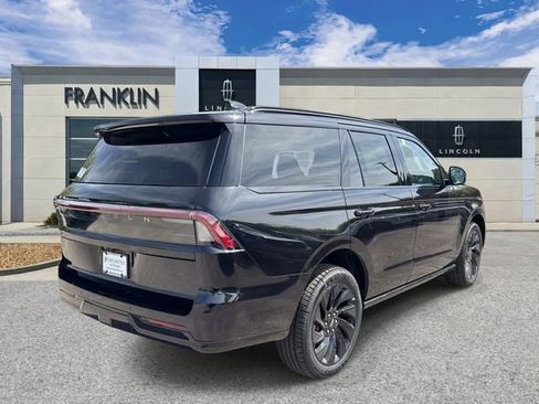 New 2026 Lincoln Navigator Reserve w/ Jet Appearance Package AWD/4WD image 7