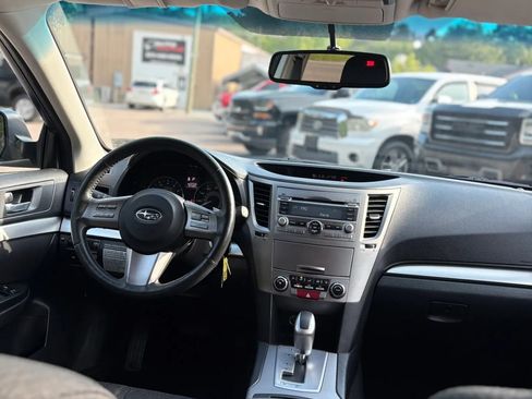 Used 2010 Subaru Outback 2.5i Premium AWD/4WD image 28