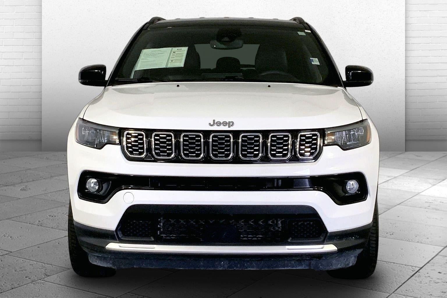 Used 2025 Jeep Compass Limited AWD/4WD image 2