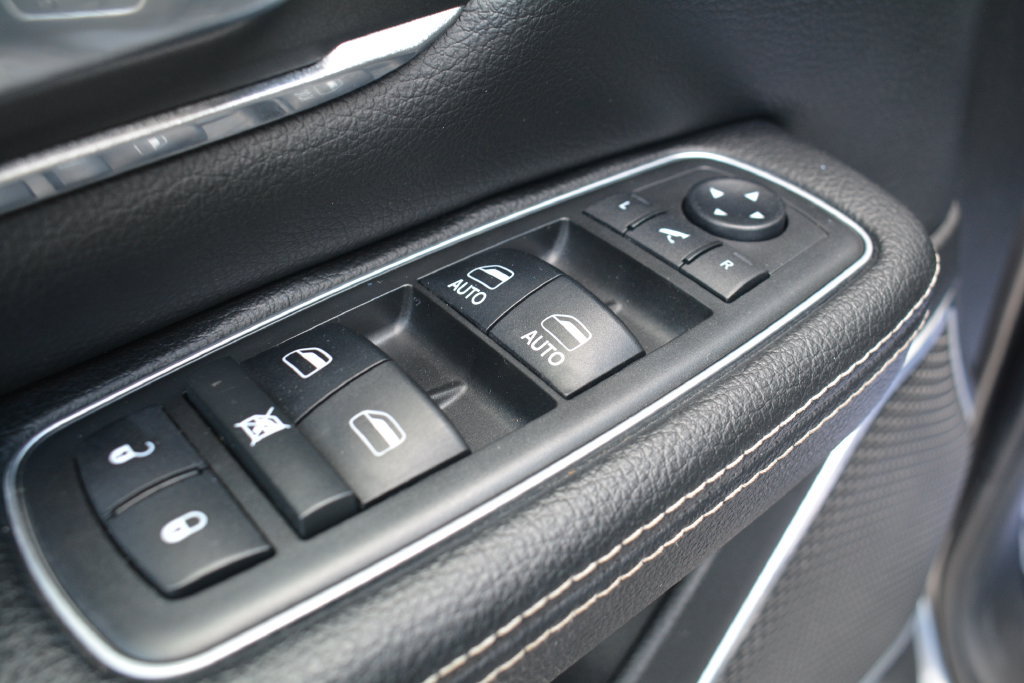Used 2019 RAM 1500 Laramie w/ Sport Appearance Package AWD/4WD image 8