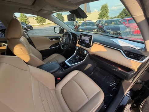 Used 2019 Toyota RAV4 Limited AWD/4WD image 28