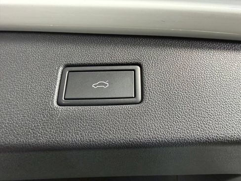 Used 2023 Volkswagen Tiguan SEL R-Line AWD/4WD image 33