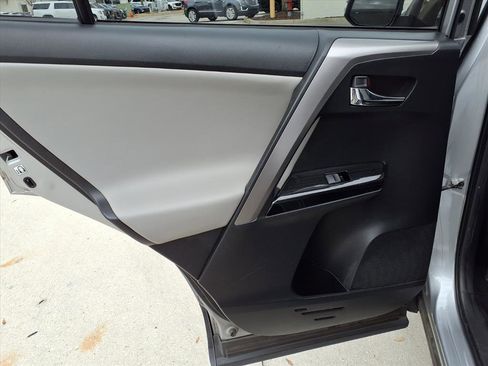 Used 2017 Toyota RAV4 Limited image 15