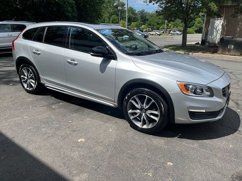 Used 2018 Volvo V60 T5 Cross Country w/ Convenience Package AWD/4WD image 4